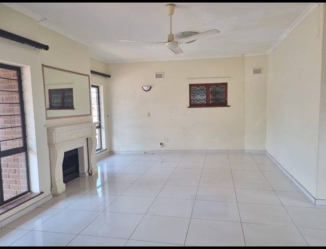 3 BEDROOM FREEHOLD RENTED IN PARK HILL